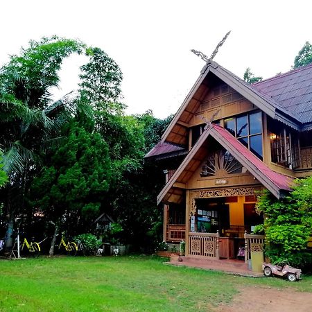 Crossroads House Hotel Mae Hong Son Bagian luar foto