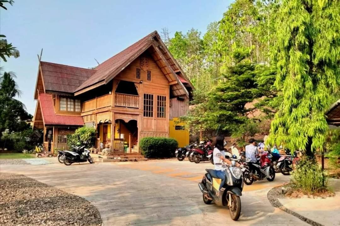 Crossroads House Hotel Mae Hong Son Bagian luar foto