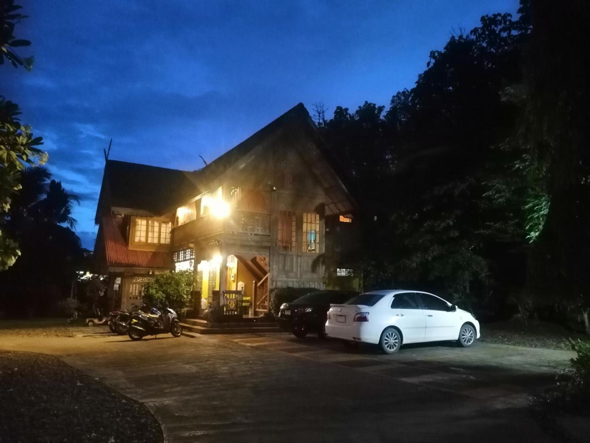 Crossroads House Hotel Mae Hong Son Bagian luar foto