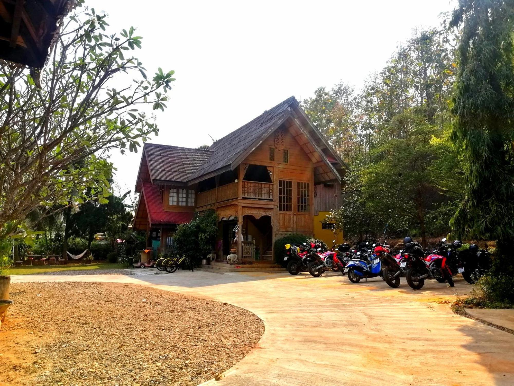 Crossroads House Hotel Mae Hong Son Bagian luar foto