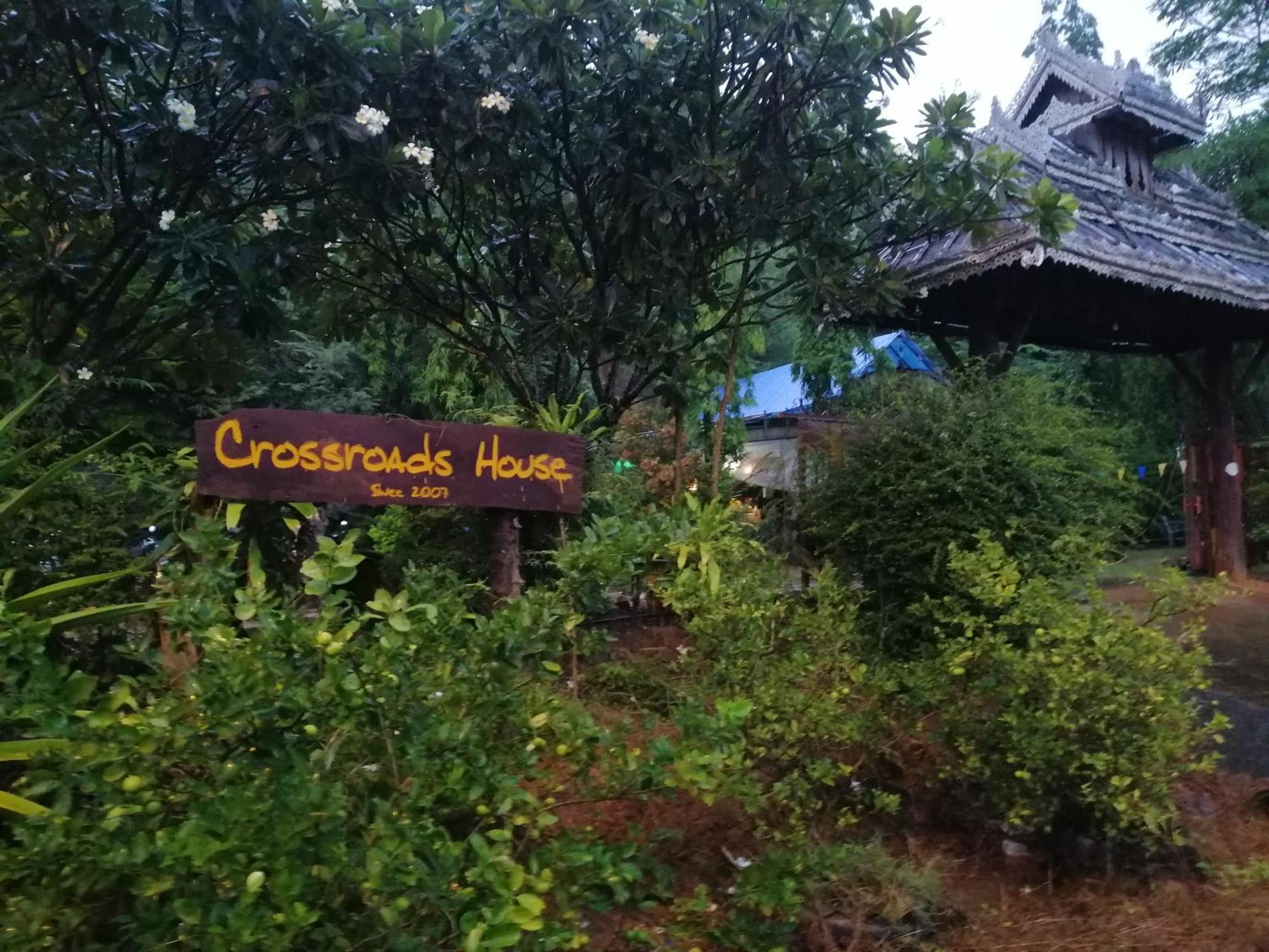 Crossroads House Hotel Mae Hong Son Bagian luar foto